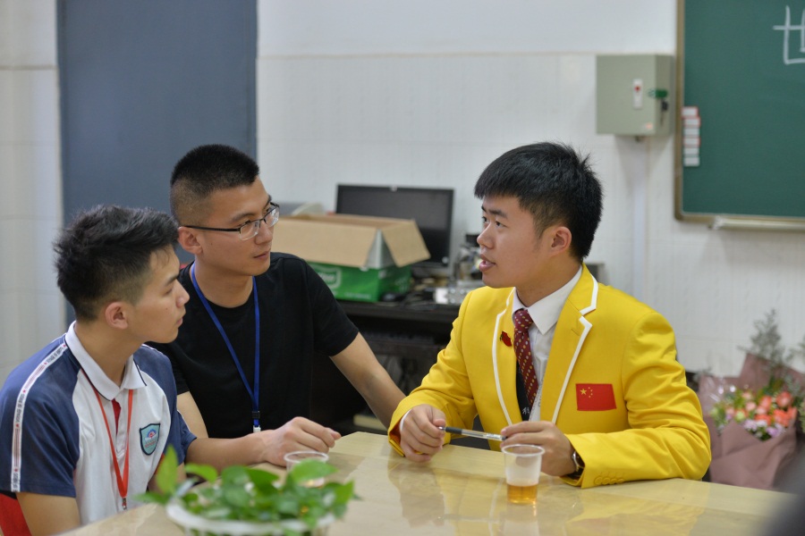 12ѡԺʦ潻.JPG