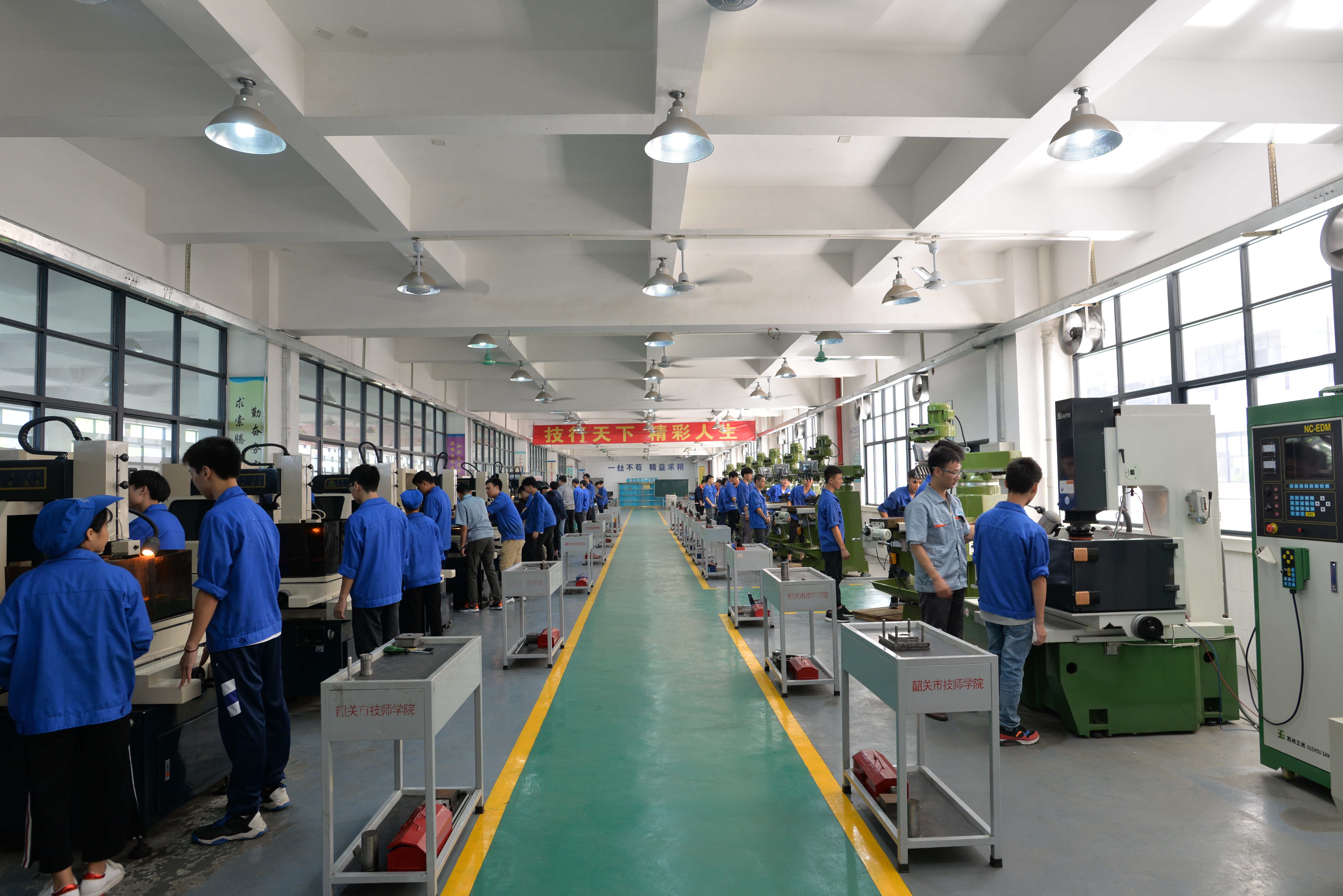 模具制造综合实训室.JPG