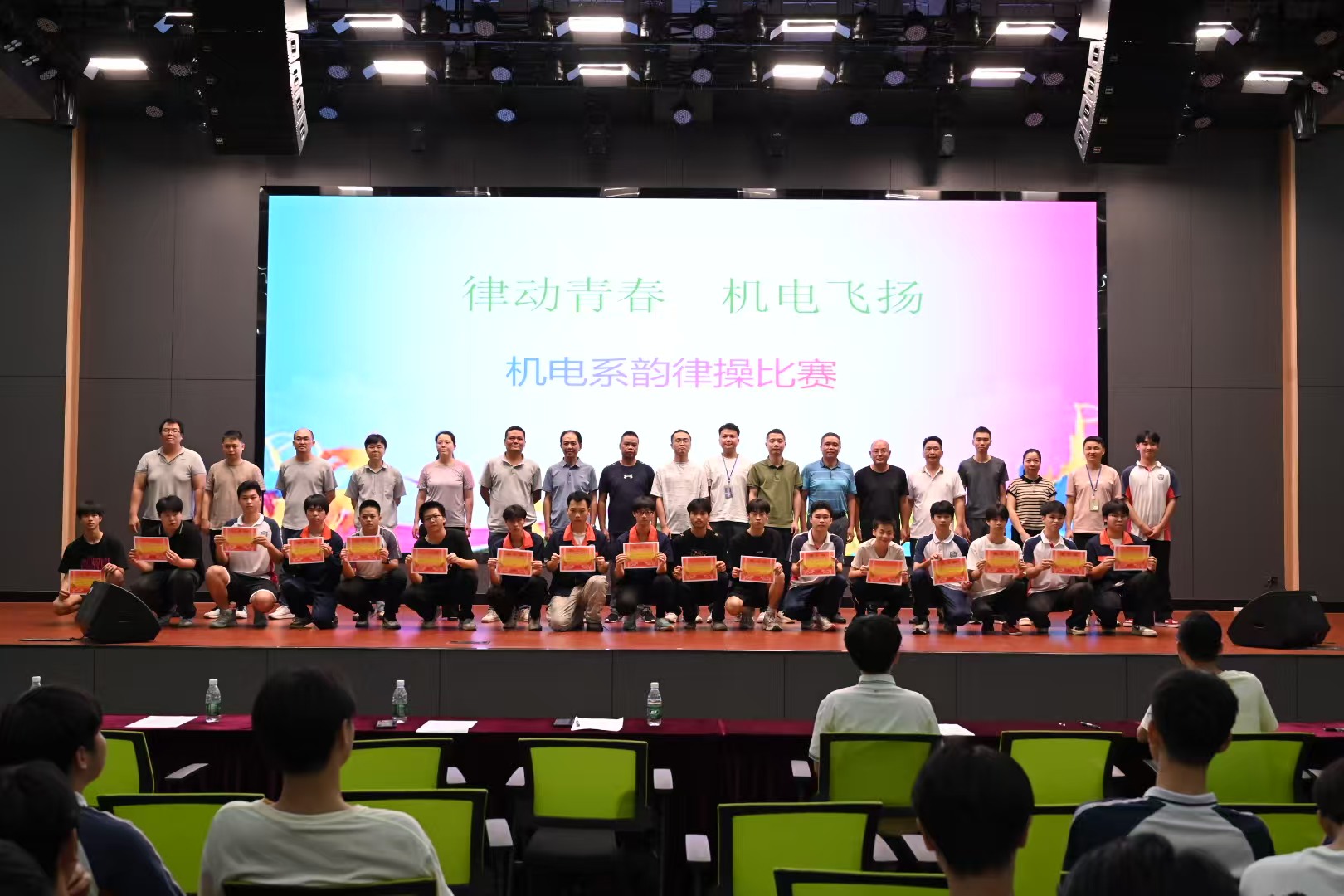 获关集体照.jpg 获关集体照.jpg