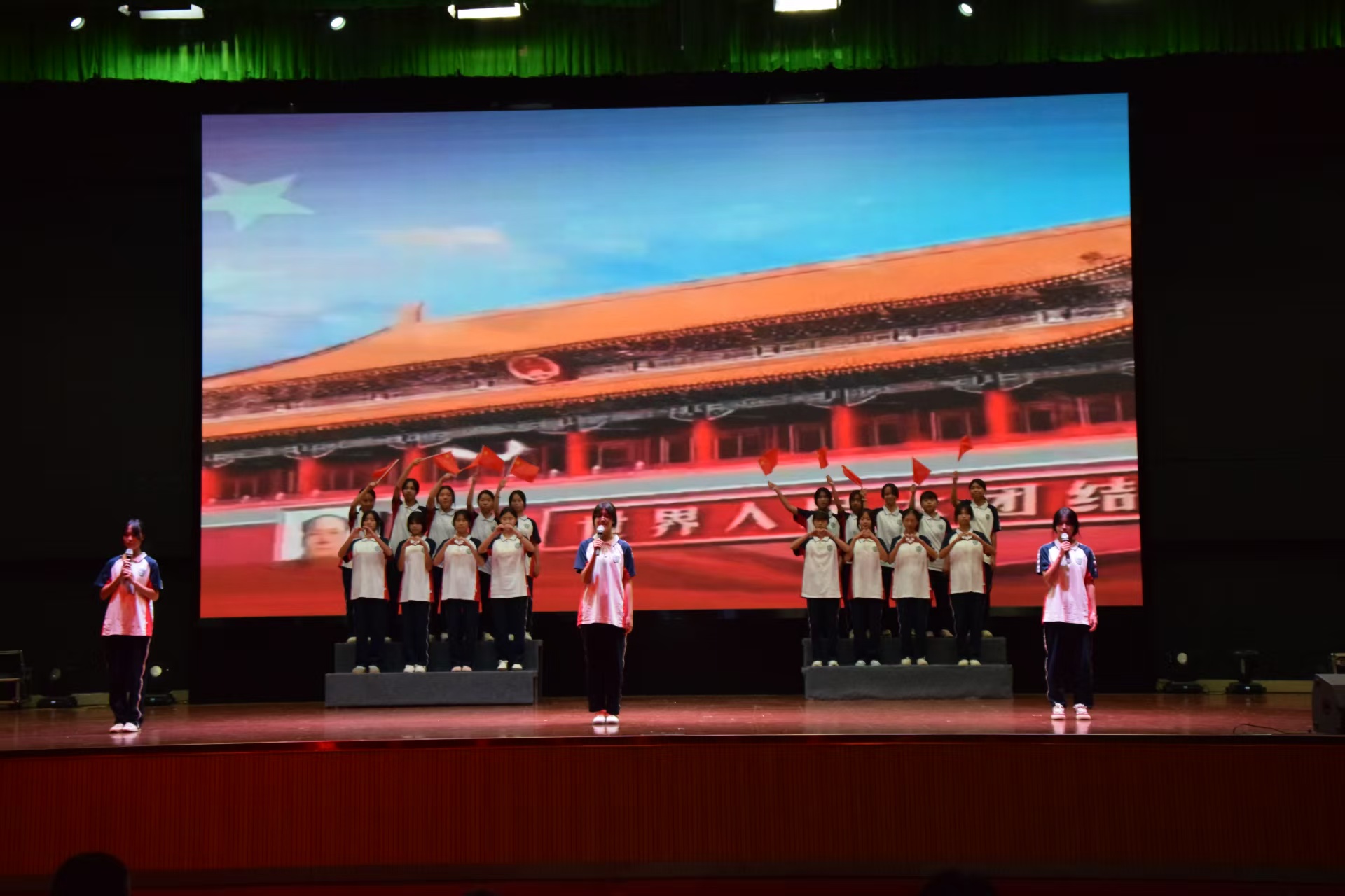 图片4.1《 祖国我爱你》。.jpg