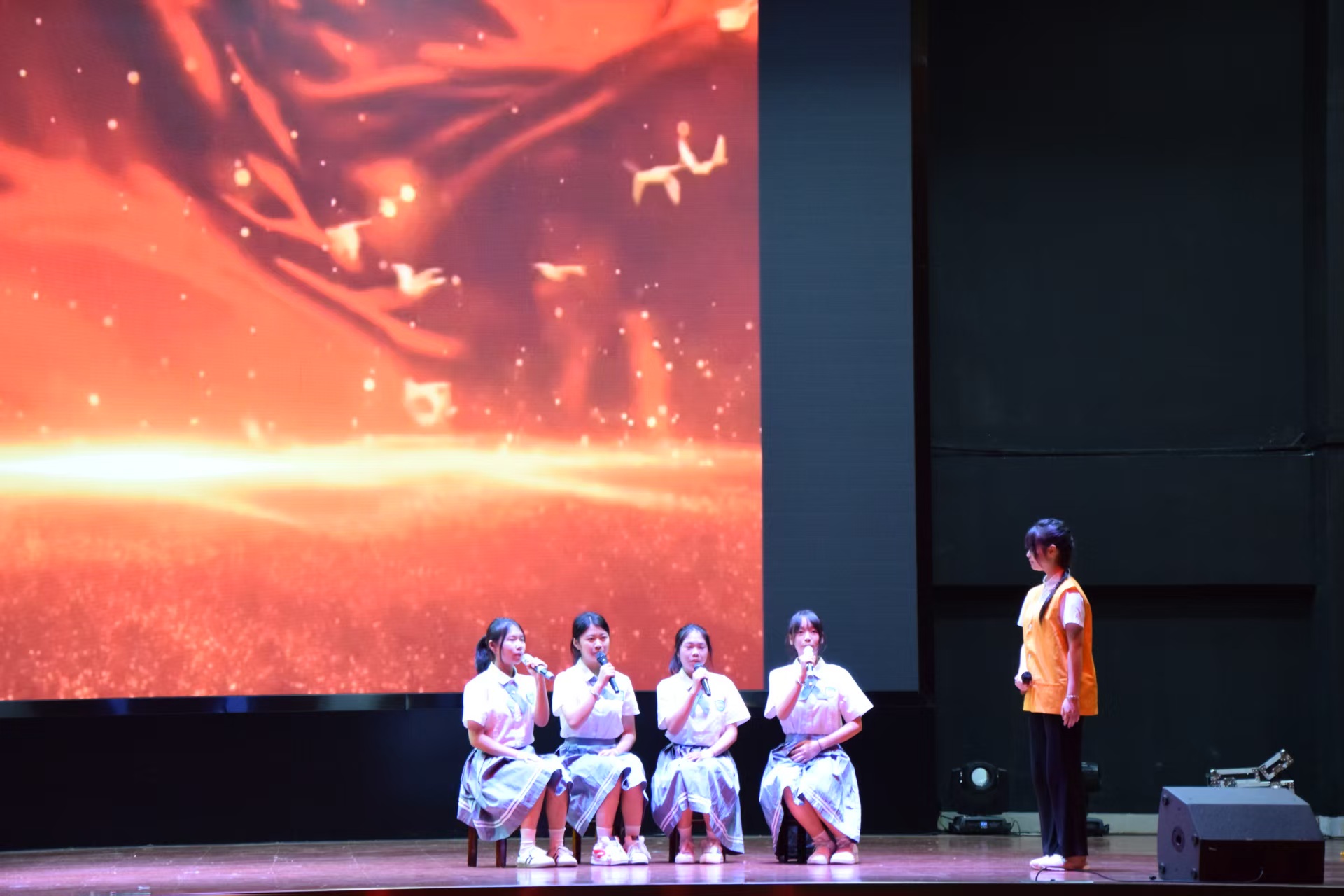 2.1 幼教2352 月光下的中国。.jpg