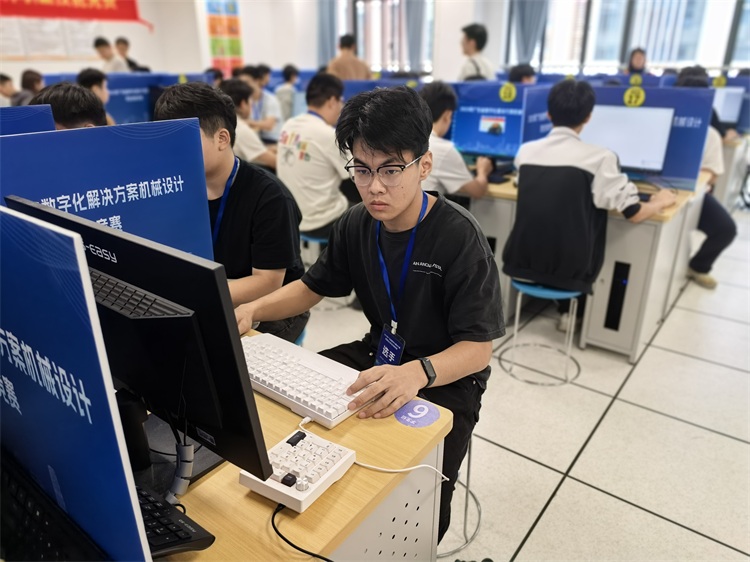 叶翔文选手现场试机照片.jpg 叶翔文选手现场试机照片.jpg