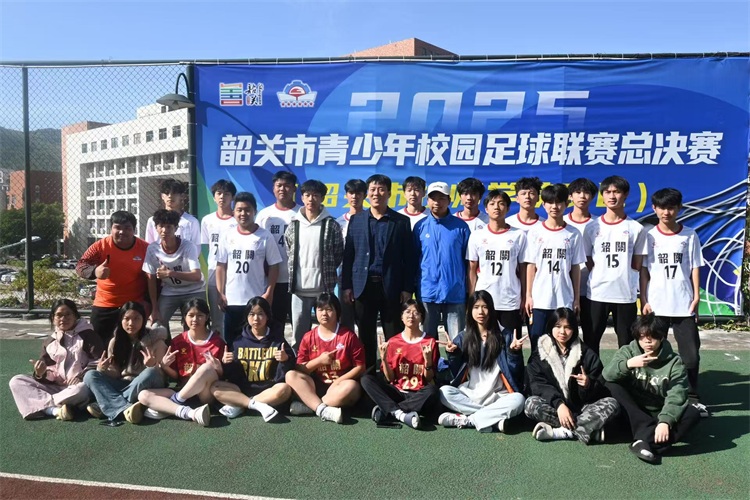 图5 我院足球队合影。.jpg