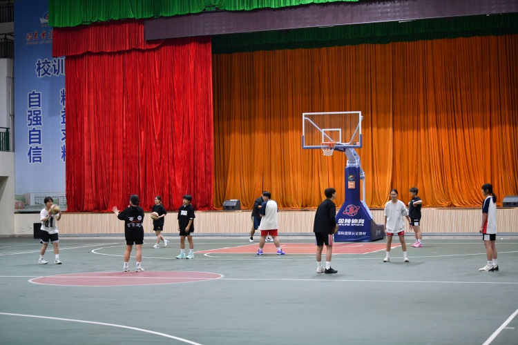 图7我院女子篮球队训练。.JPG 图7我院女子篮球队训练。.JPG