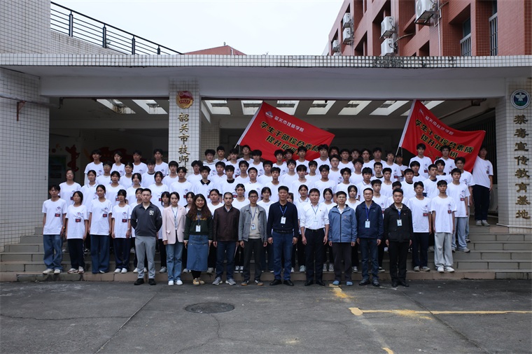 图1 大合照.JPG 图1 大合照.JPG