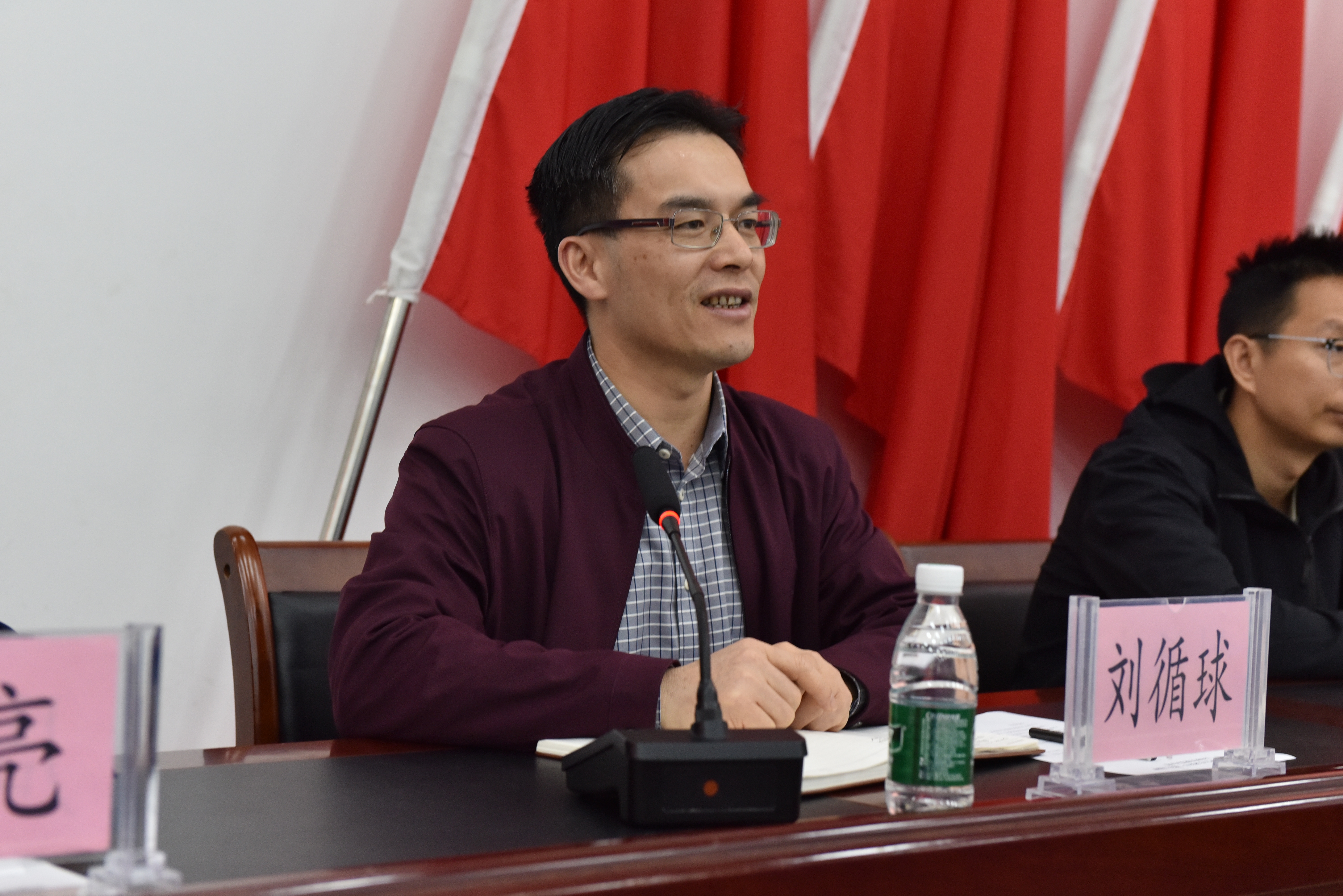 5.中国电信韶关城区分公司支部书记、总经理刘循球代表企业发表讲话。(1).JPG 5.中国电信韶关城区分公司支部书记、总经理刘循球代表企业发表讲话。(1).JPG