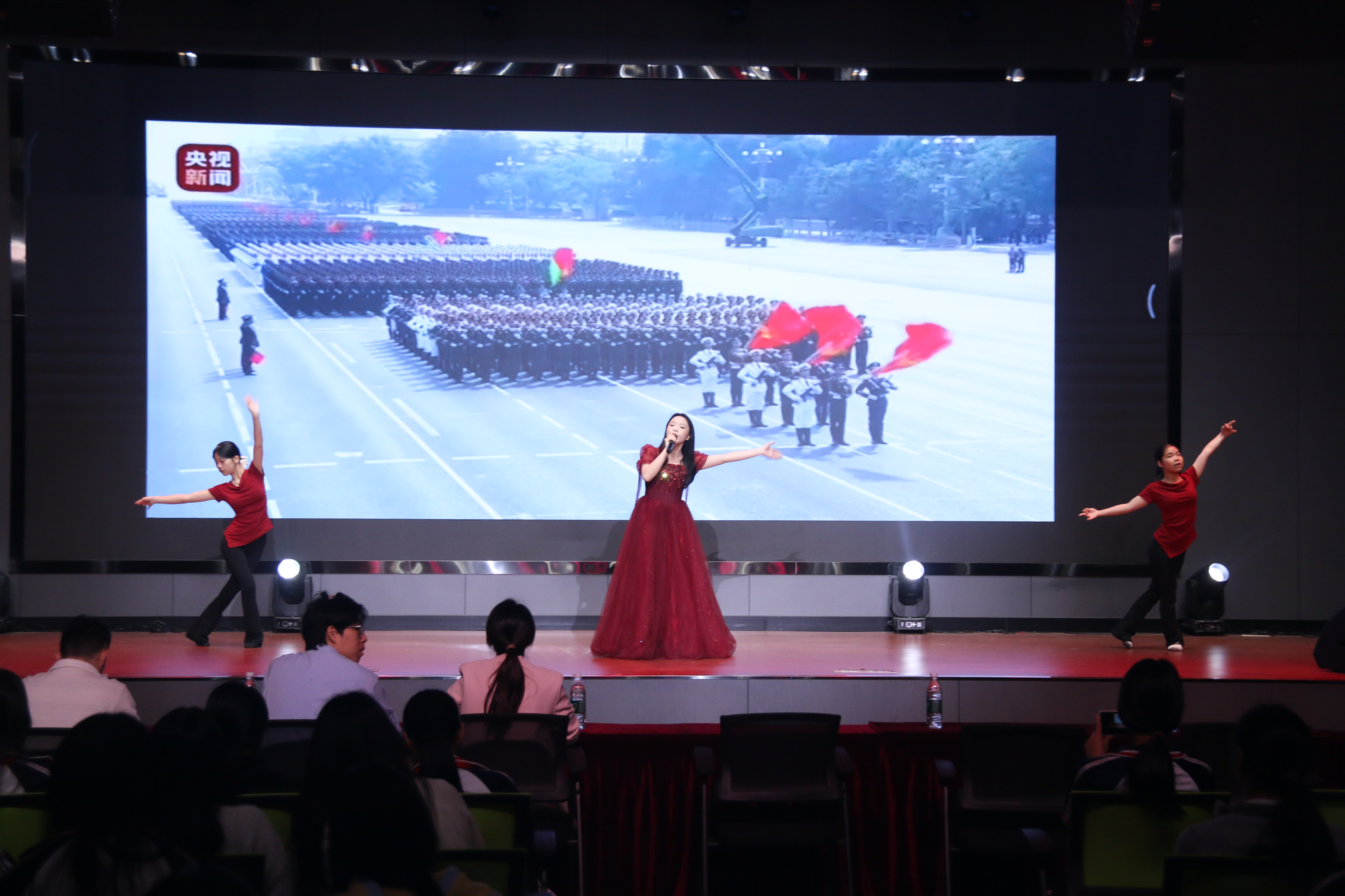 12.幼教2452《我爱你 中国》.jpg 12.幼教2452《我爱你 中国》.jpg