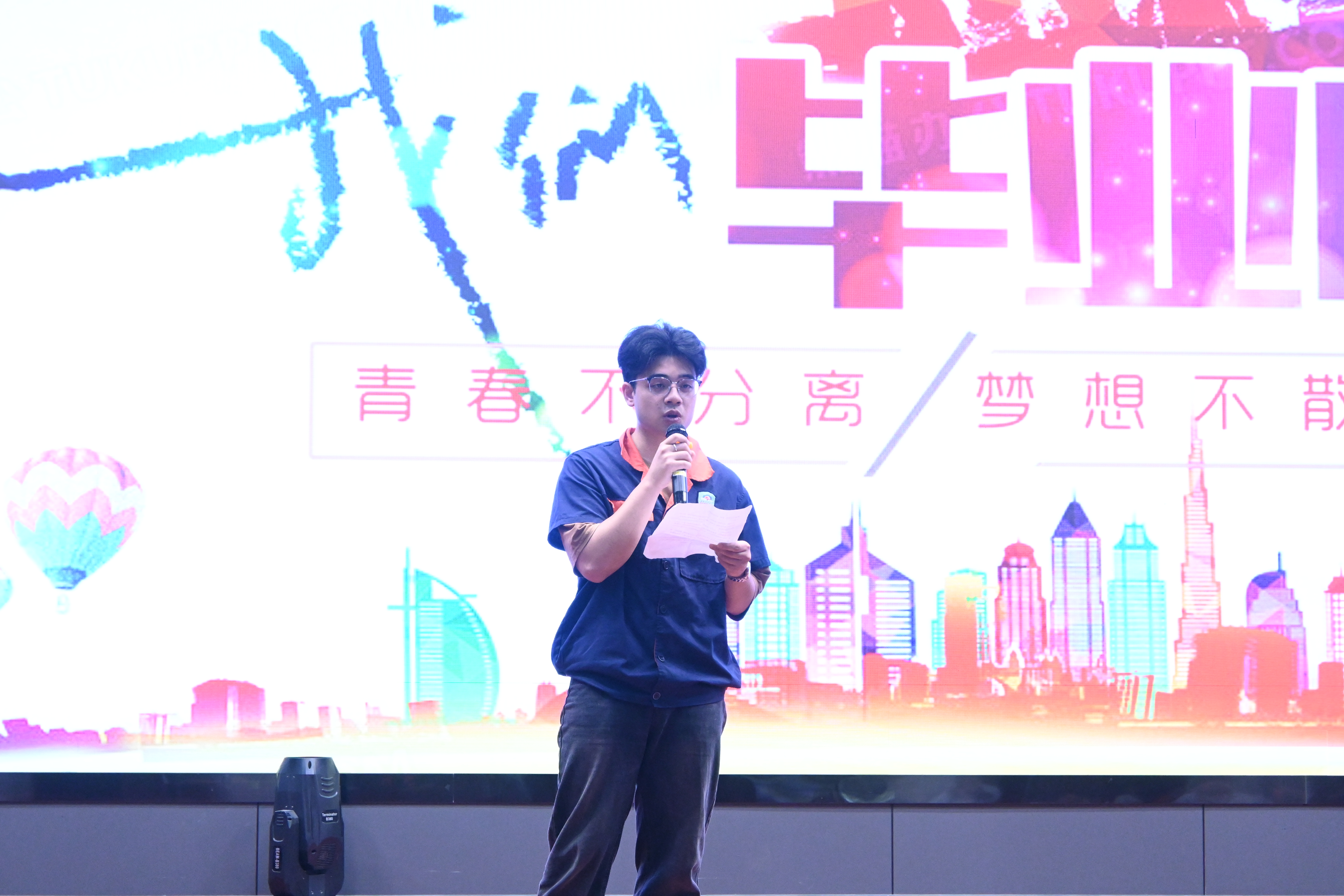 1毕业生代表分享成长感悟。.JPG