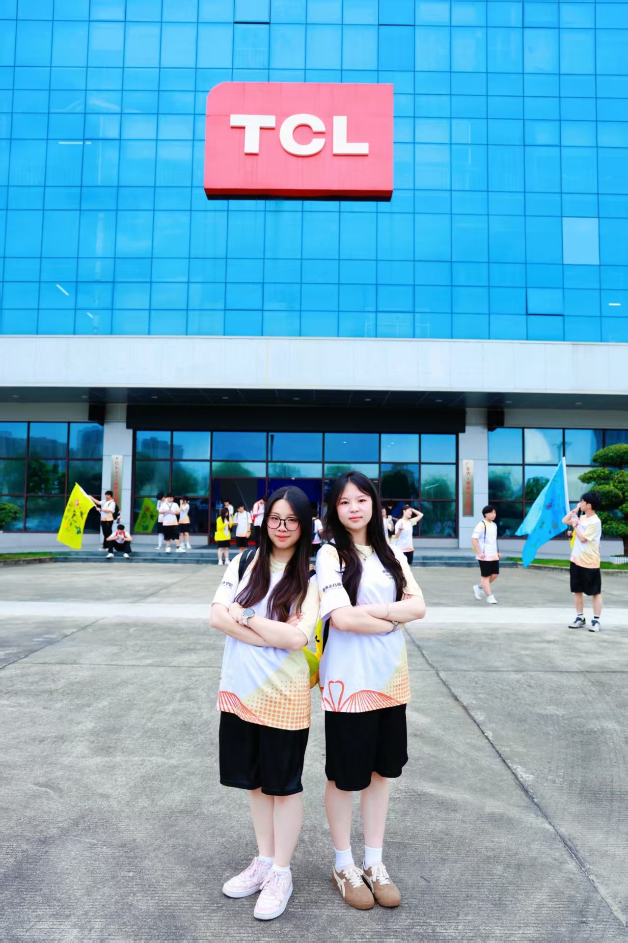 图2夏令营活动参观TCL液晶电视产业园.jpg 图2夏令营活动参观TCL液晶电视产业园.jpg
