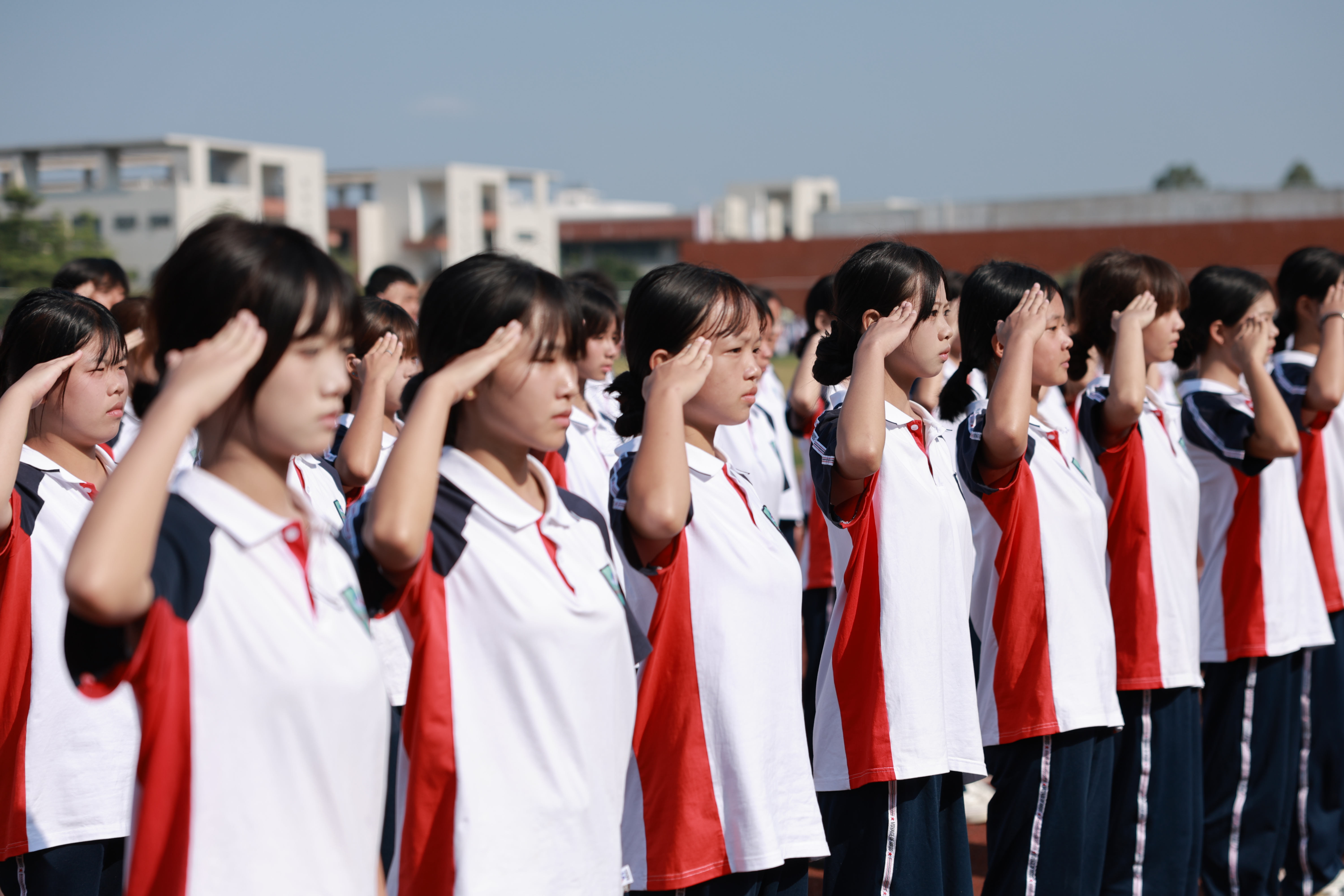 军训中的学生.JPG