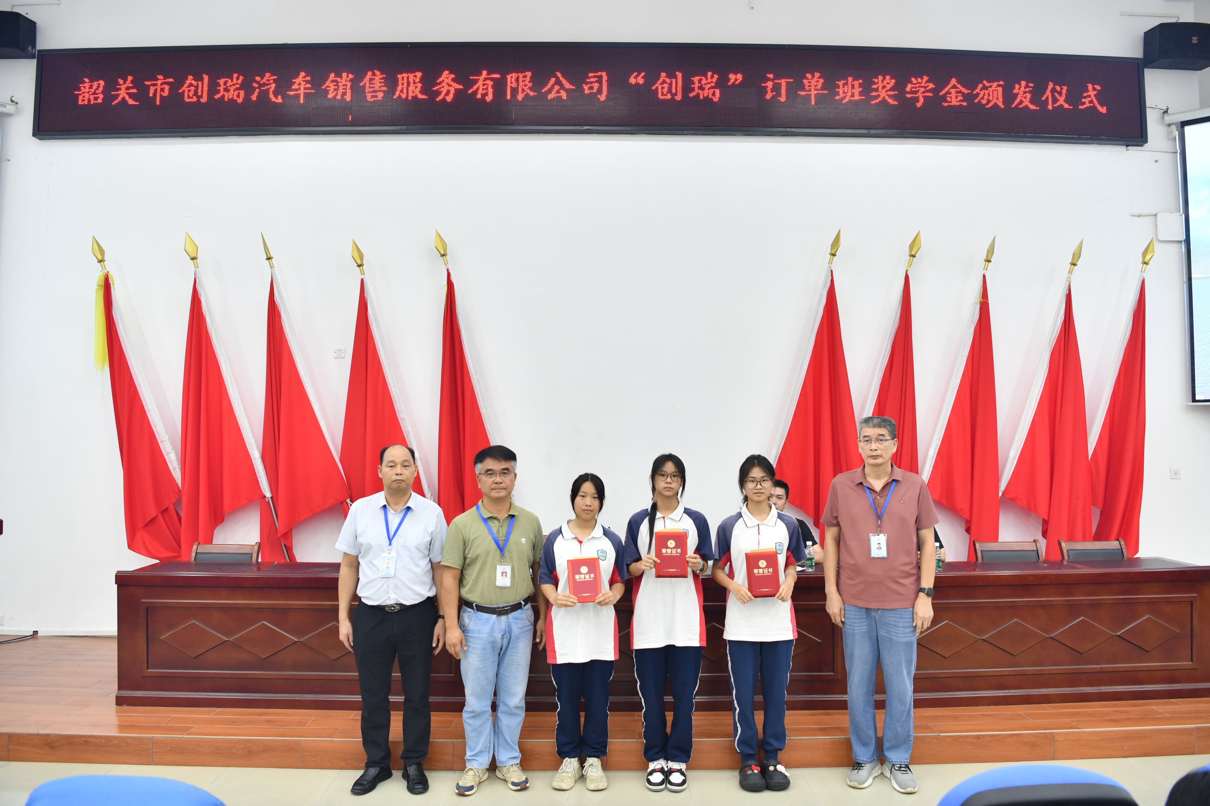 DSC_7618(1).JPG DSC_7618(1).JPG