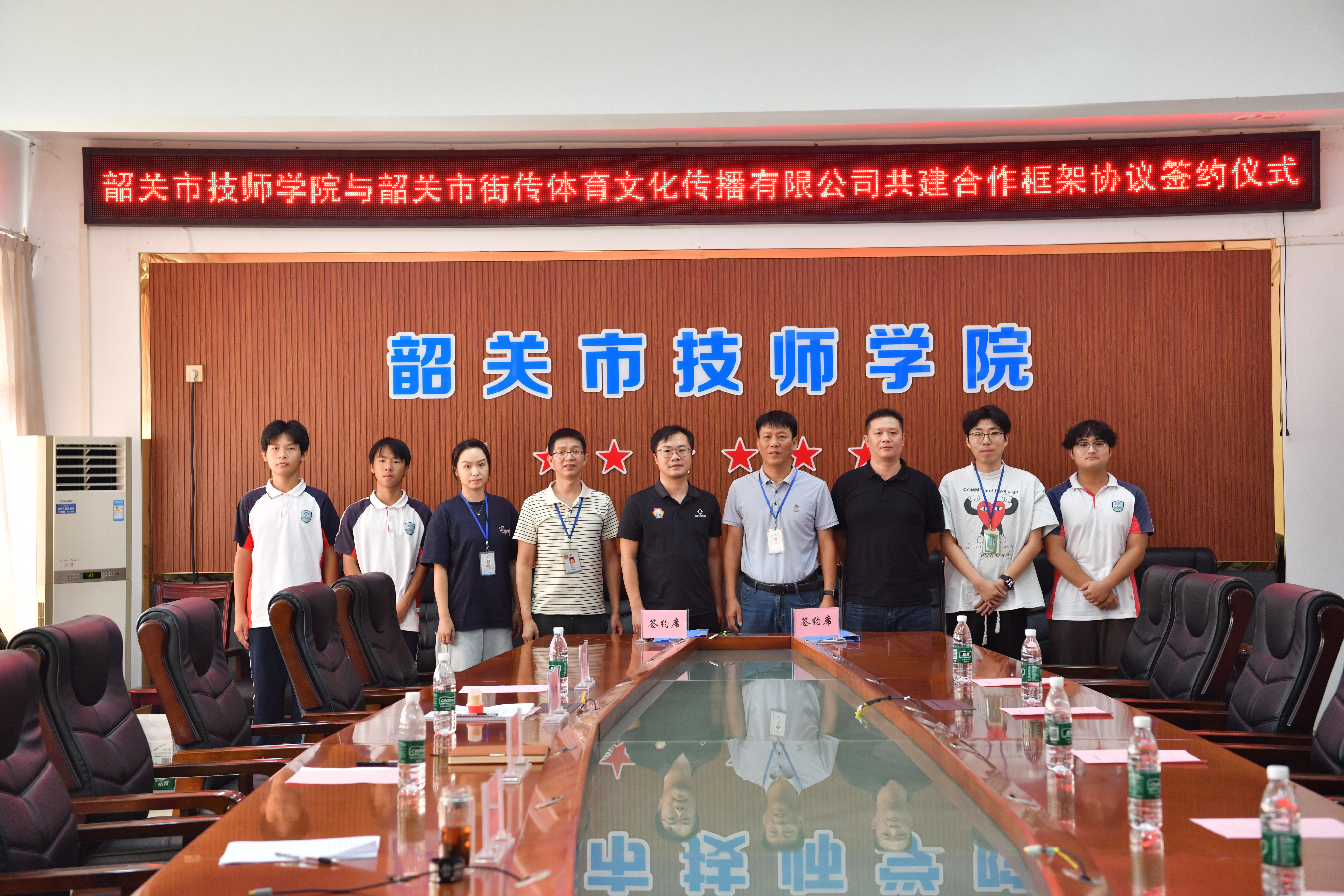 图8 合影(1).JPG 图8 合影(1).JPG