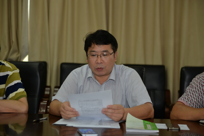 支部书记周运良通知宣读学院关于"七一"表彰工作通知